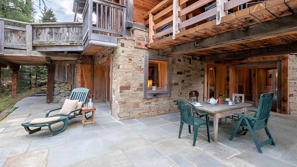 Le Lavancher Ski Chalet | Chalet Ananda. 3 bedrooms, bathroom, sauna and terrace