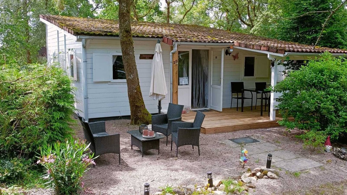 Champs-Romain Ski Chalet | Chalet at camping Le Verdoyer* Dordogne France 4 pers./2 bedrooms