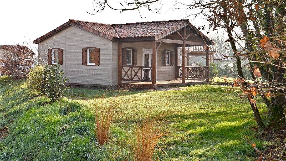 La Chapelle-Hermier Ski Chalet | Chalet at Domaine du Pré with outdoor swimming pool