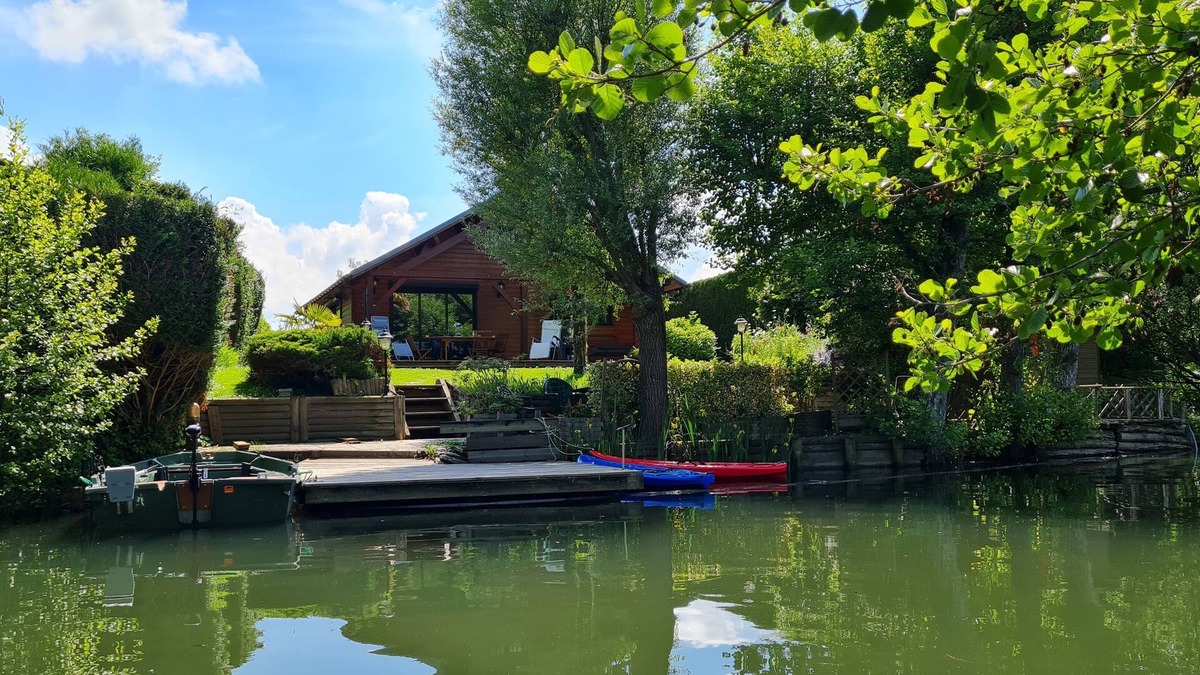 Vinneuf Ski Chalet | Chalet au Bord de l eau ,nature et Confort au Cœur d un Domaine Privé Sécurisé