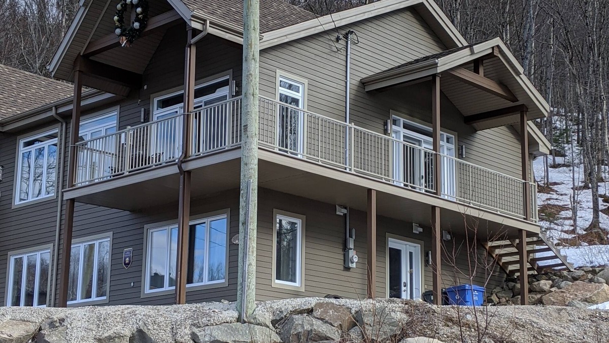 L'Anse-Saint-Jean Ski Chalet | Chalet Au petit Edouard (Mount Edouard)