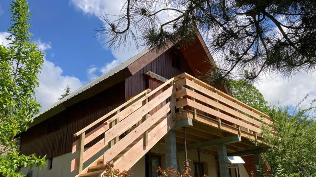 La Salette-Fallavaux Ski Chalet | Chalet Authentique, Calme et Nature !
