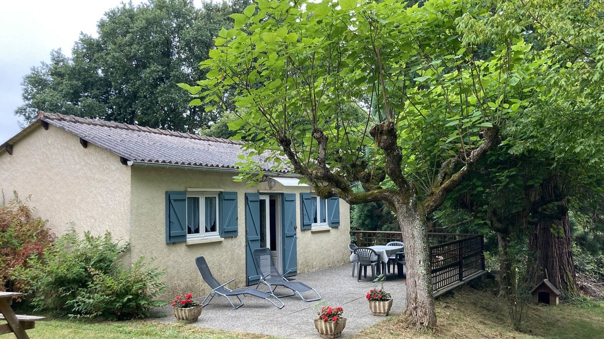 Sadroc House | Chalet 'Brive' with Private Terrace, Private Garden and Air Conditioning