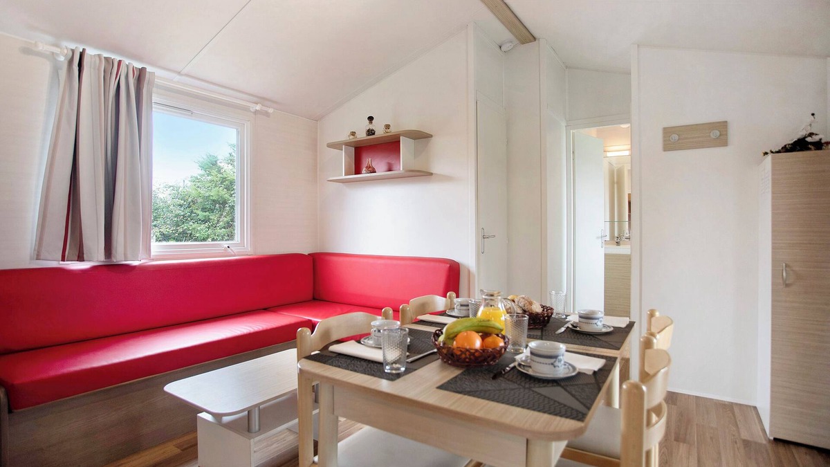 Burinhosa Ski Chalet | Chalet 'Bungalow T2 I I I - 15 Min Nazaré' with Shared Pool, Private Terrace and Air Conditioning