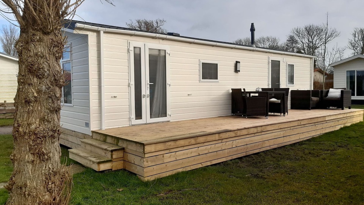 Hippolytushoef Ski Chalet | Chalet by Wadden Sea with Sunny Garden
