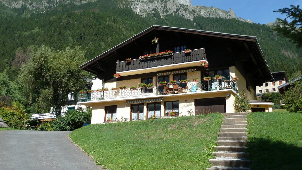 Chamonix-Mont-Blanc Apartment | Chalet Camélia: chalet apartment facing Mont Blanc in Chamonix Mont-Blanc