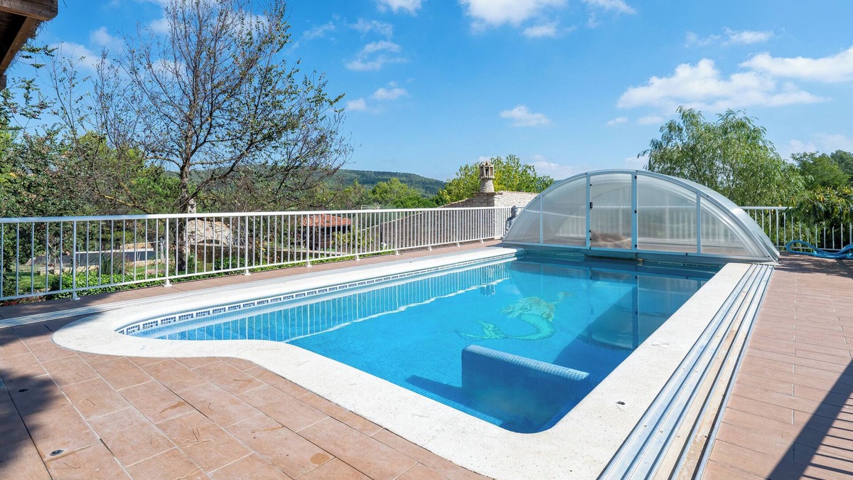 Querol Ski Chalet | Chalet "Can Tronc" with Mountain View, Shared Pool & Wi-Fi