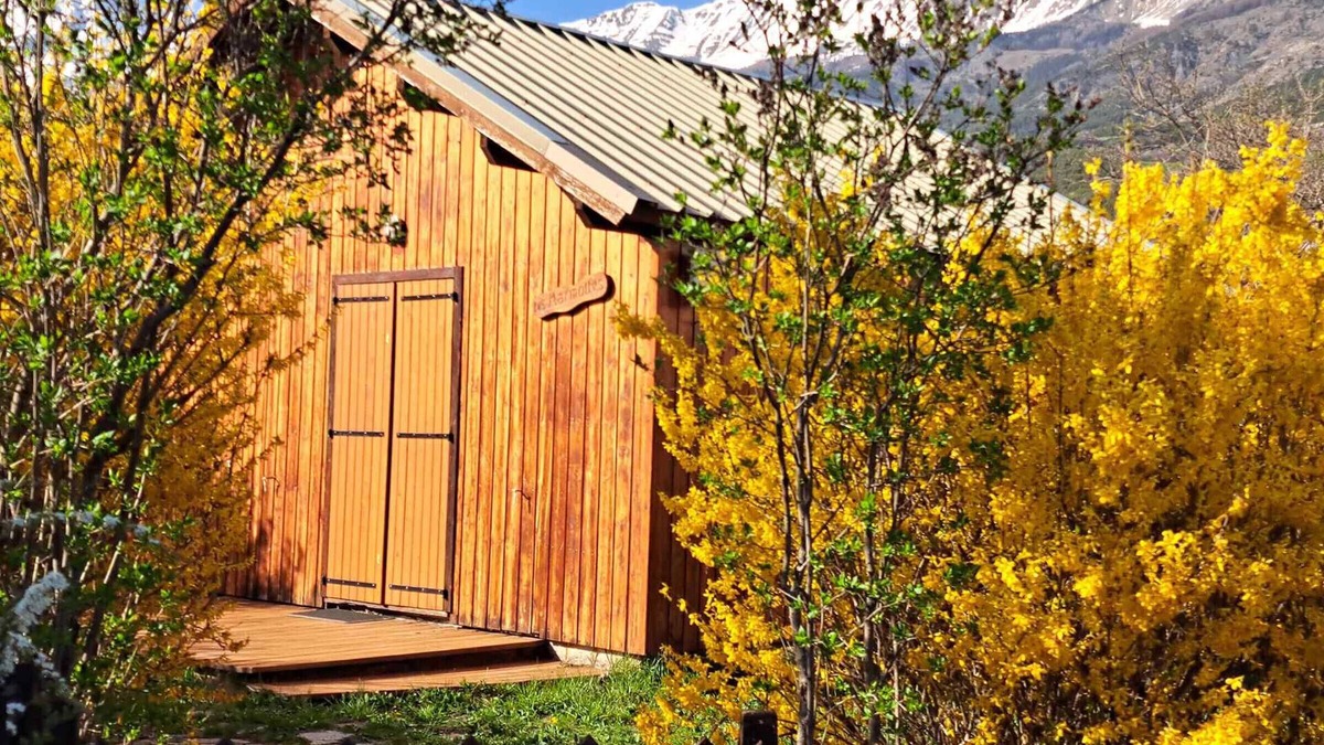 Barcelonnette Ski Chalet | Chalet Cap des Neiges – Cosy Retreat with Terrace & Garden near Barcelonnette, 10 mins to Pra Loup