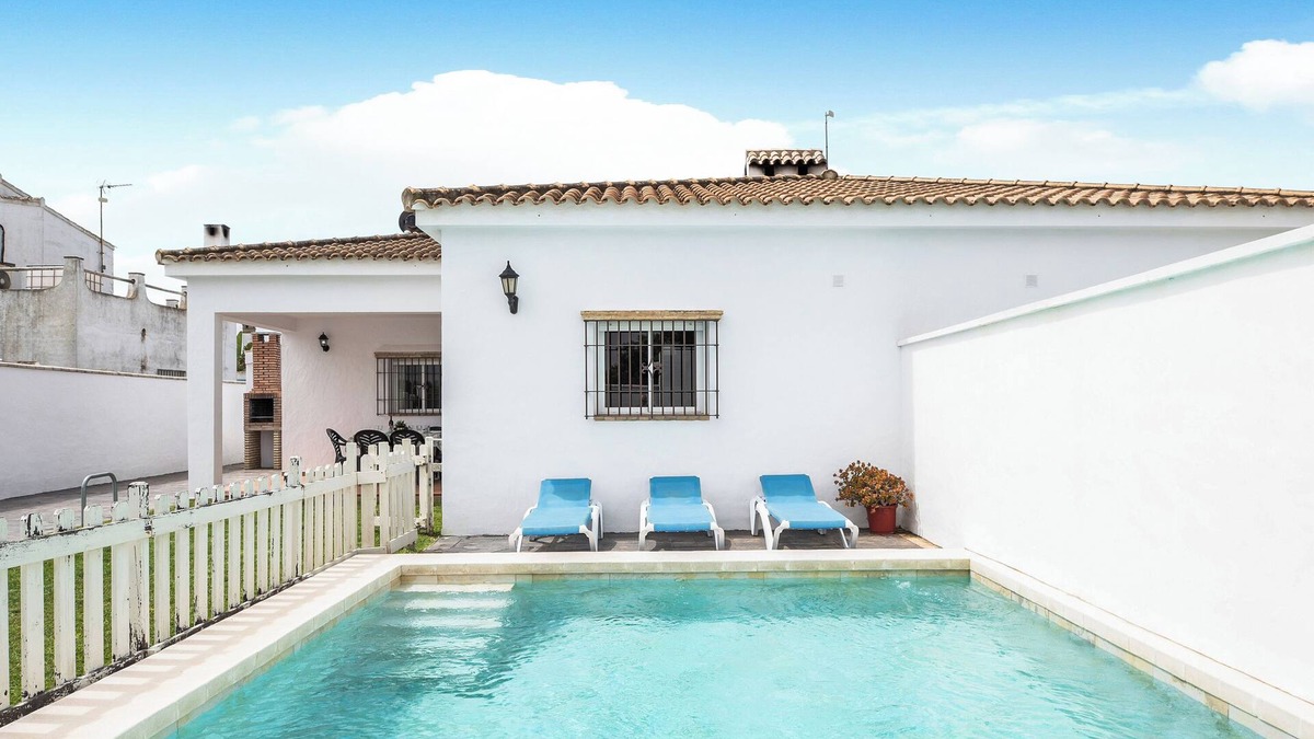 El Palmar House | Chalet Casa Playamar close to the Beach with Garden, Pool & Wi-Fi