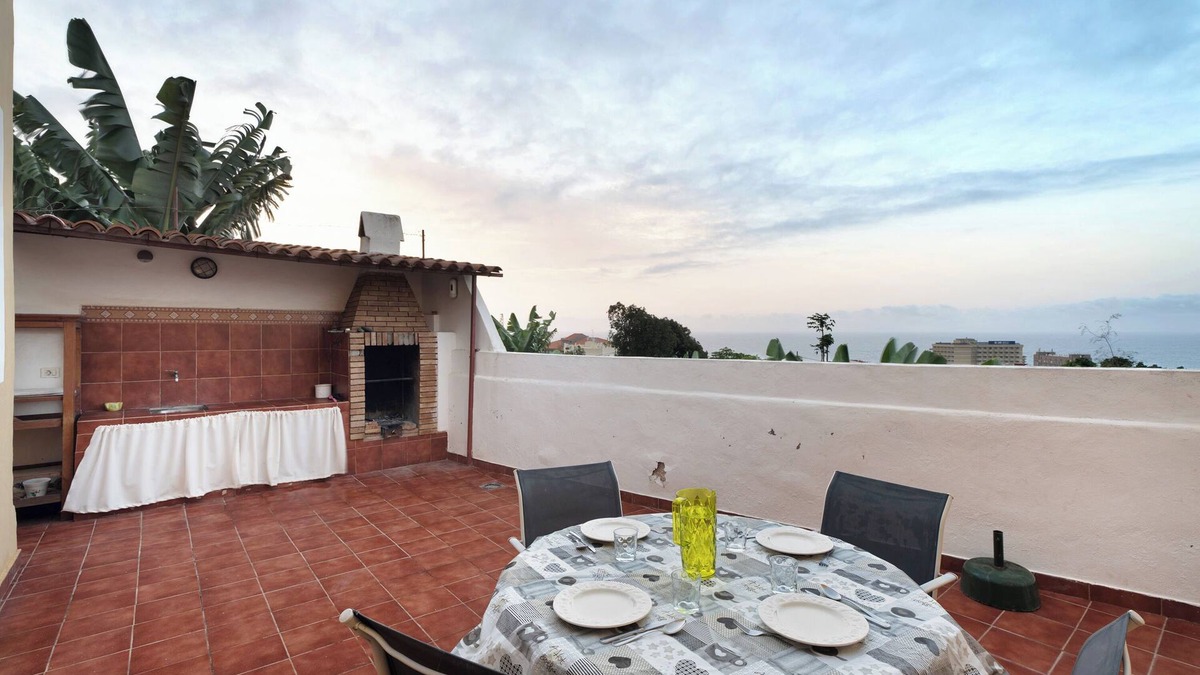 Puerto de la Cruz Ski Chalet | Chalet "Casa Barreto" with Sea View, 3 Private Terraces & Wi-Fi