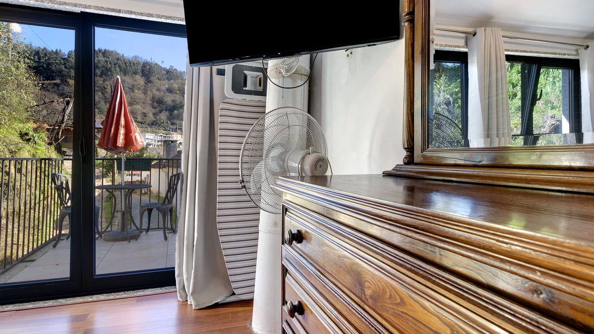 Cova Ski Chalet | Chalet "Casa da Fonte de Pedra - Gerês" with Mountain View, Private Terrace & Wi-Fi