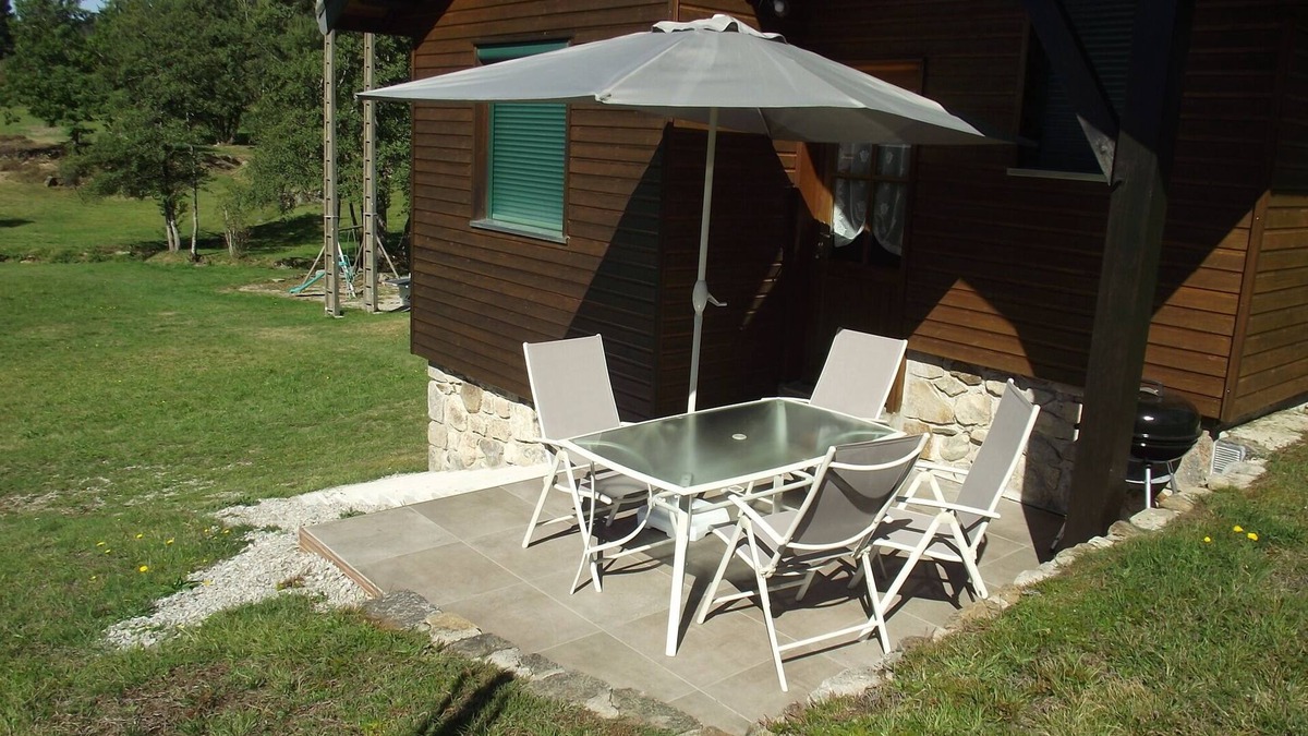 Saint-Genes-Champespe Ski Chalet | Chalet Cèdre, a little corner of paradise in the Auvergne, by the forest and the river