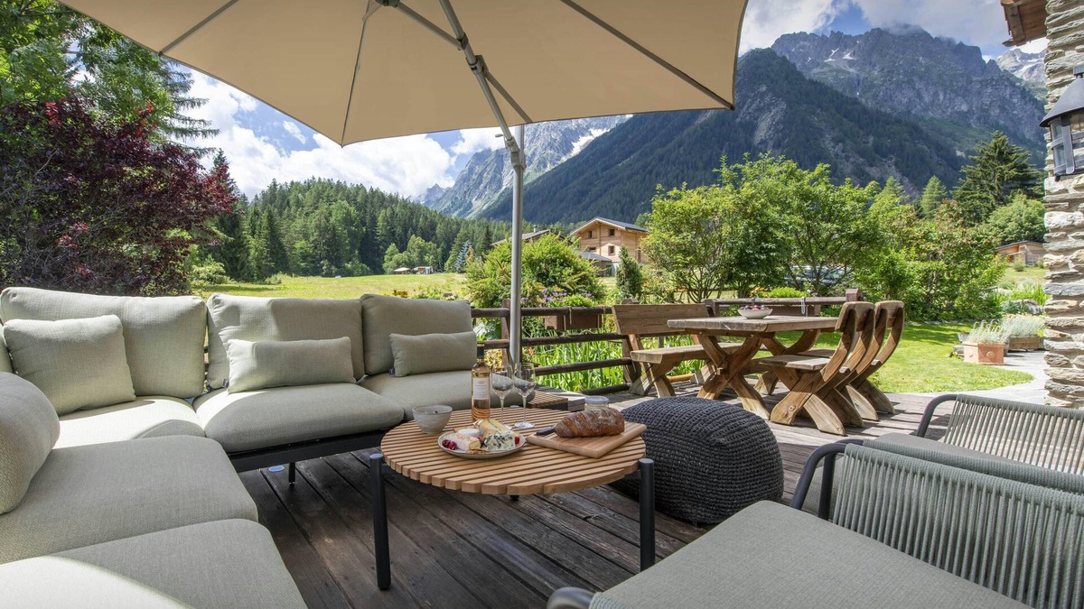 Saleinaz Ski Chalet | Chalet Cinq Moutons - Swiss mountain stay 14p, spa & nature - OVO Network