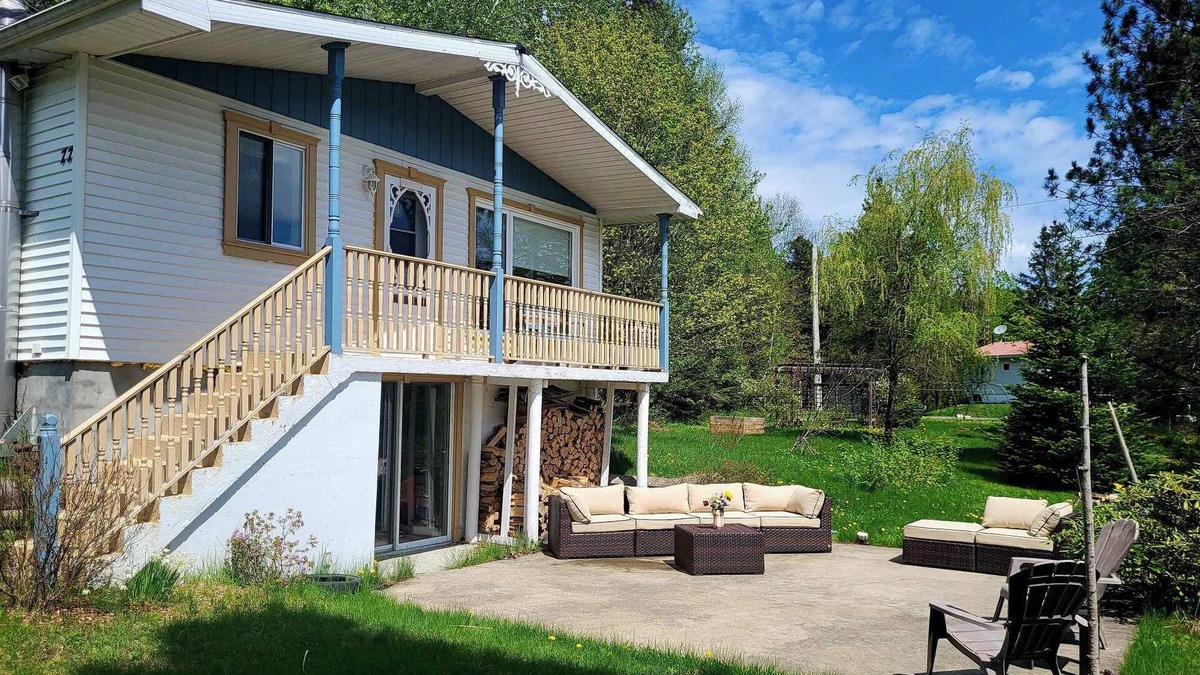 Sainte-Beatrix Ski Chalet | Chalet Coccinelle by Abri du Loup