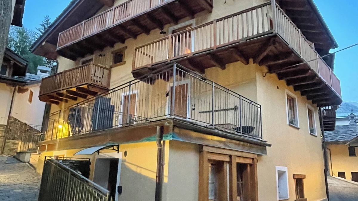La Thuile Apartment | Chalet Coeur du Village – Cozy Alpine Retreat in the Heart of La Thuile!