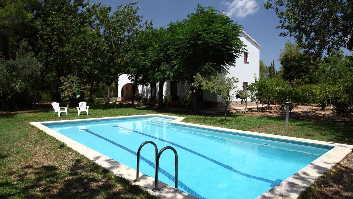 Tortosa Ski Chalet | Chalet con Piscina y privado garden, Wi-Fi, among mar y montaña