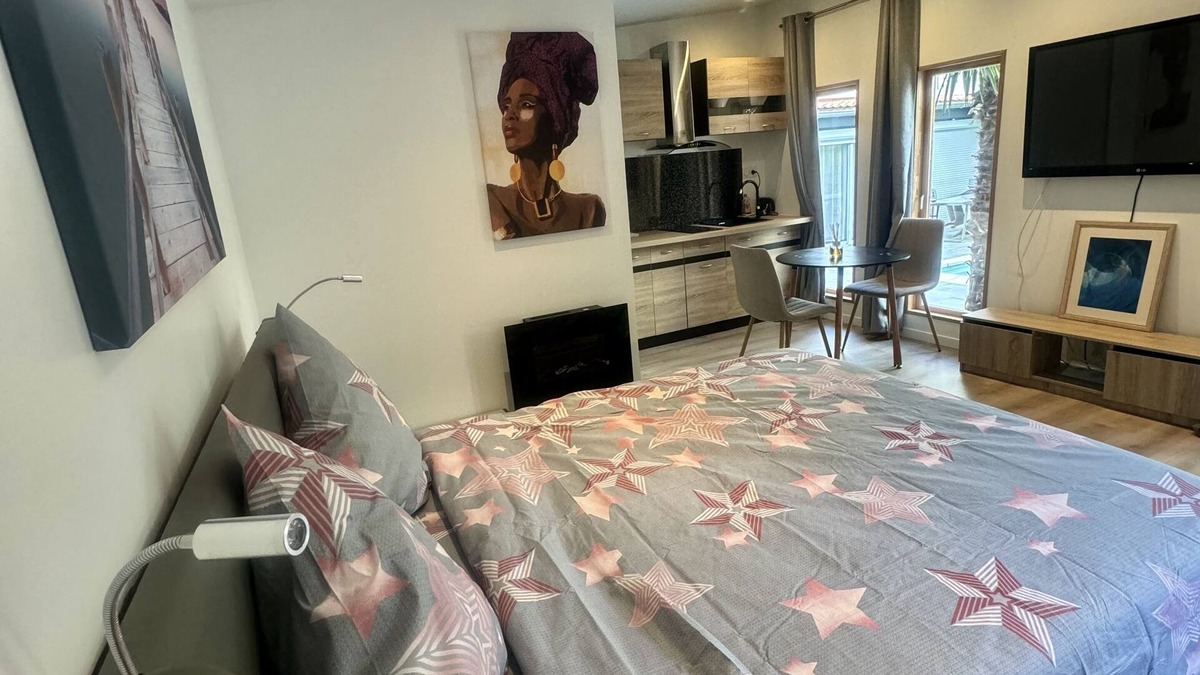 Meyzieu Centre Apartment | Chalet Cosy