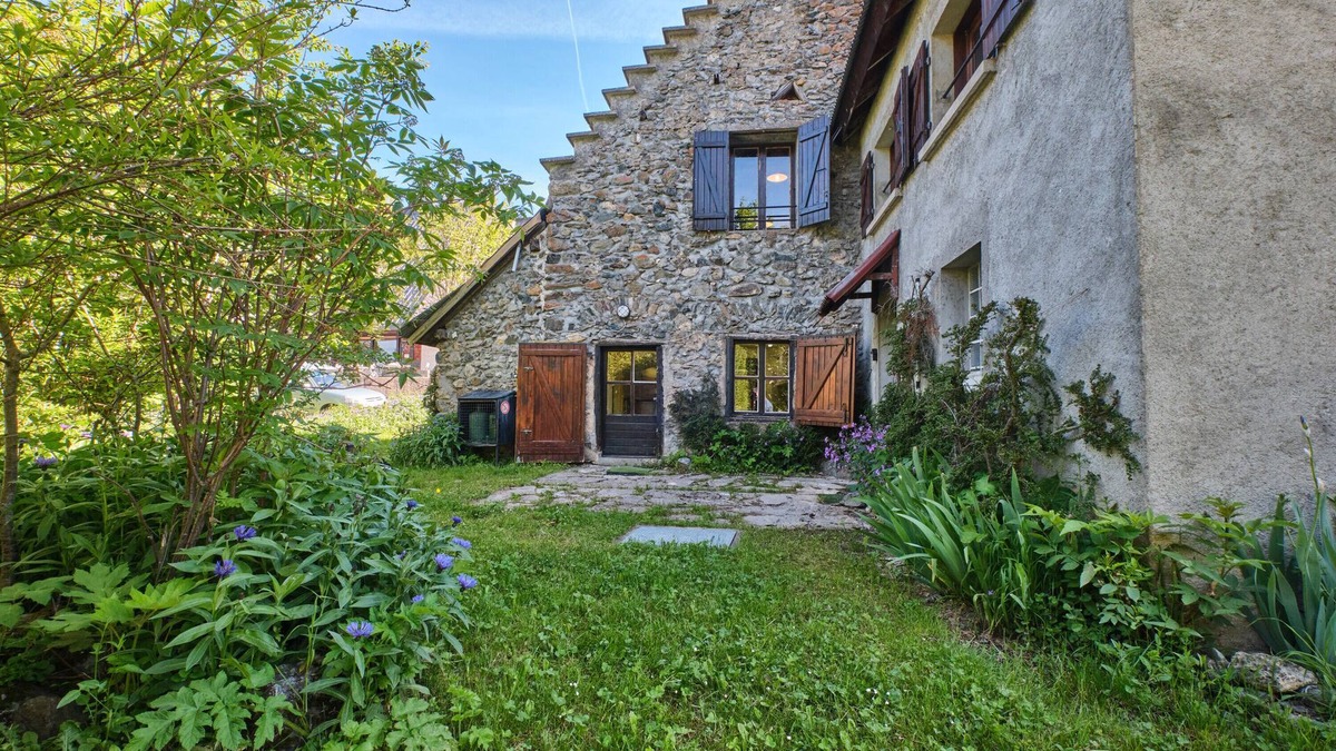 La Morte Ski Chalet | Chalet 'De L'ulmjc De Grenoble' with Mountain View and Private Garden
