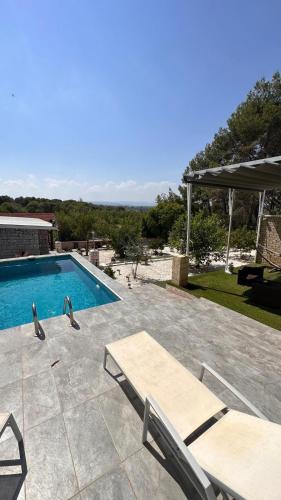 Chiva Villa | Chalet de lujo para 8 con piscina y barbacoa