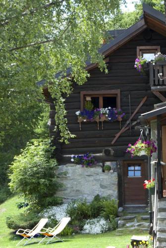 Ronco Bed & Breakfast | "CHALET dei FIORI" room & apartment