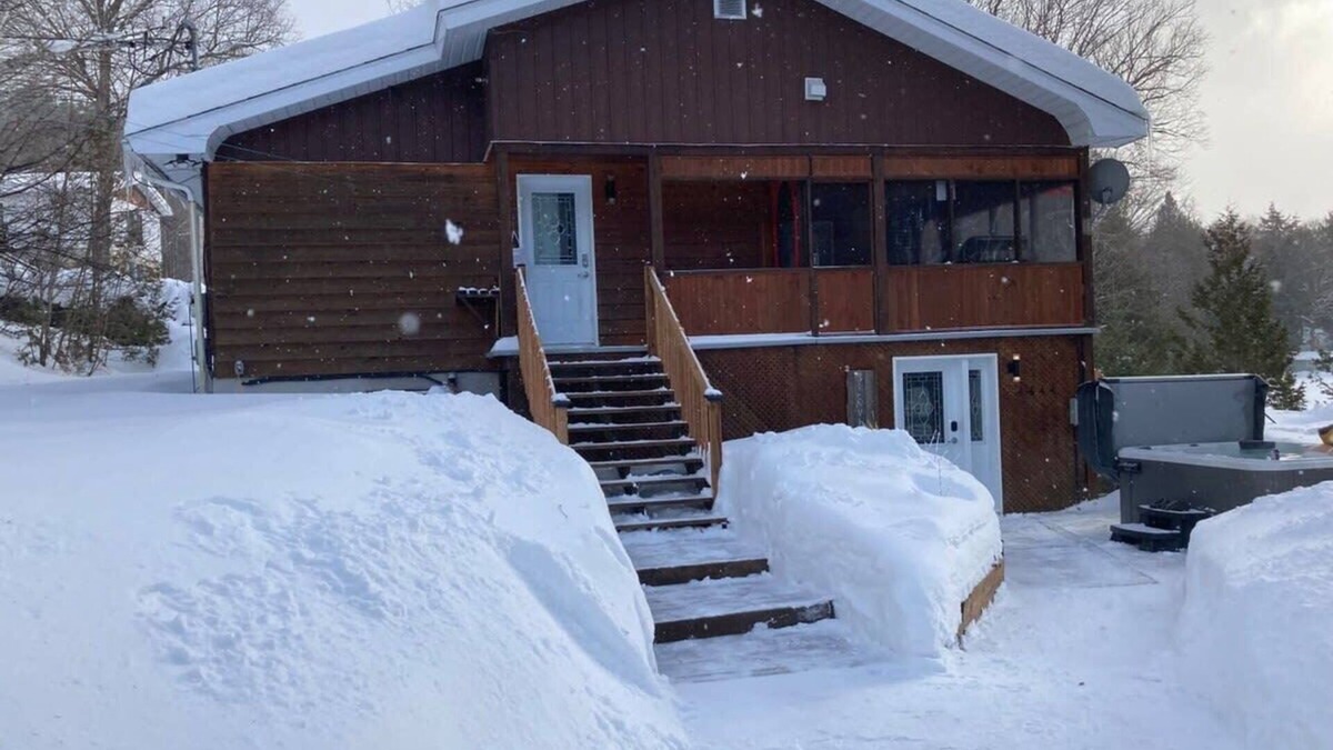 Nominingue Ski Chalet | Chalet des Becassines - Waterfront & Spa