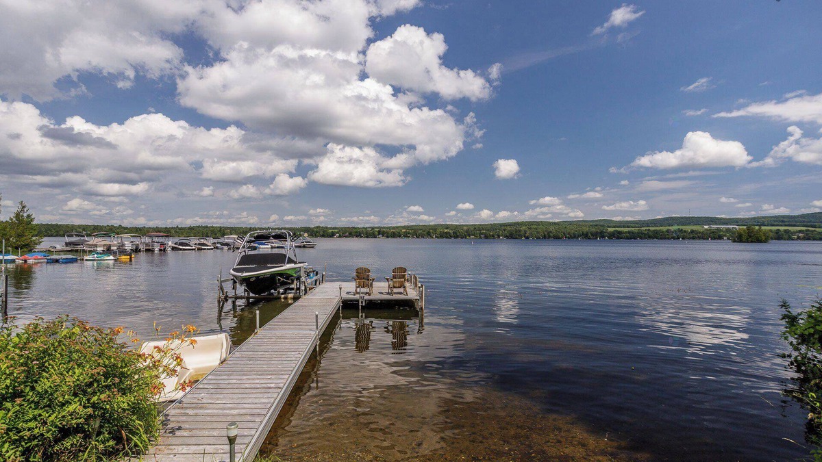 Memphremagog Regional County Municipality Ski Chalet | Chalet directly on the shores of magnificent Lake Lovering