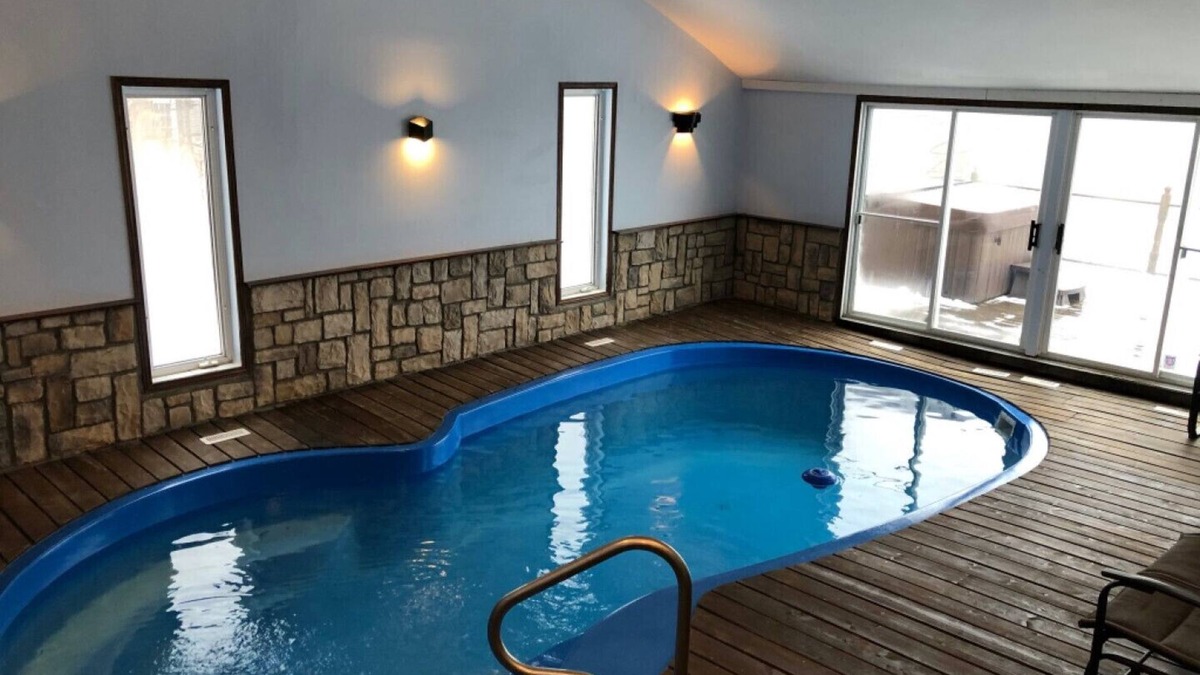 Sainte-Ann-des-Lacs Cottage | Chalet Divin #076 with inside pool