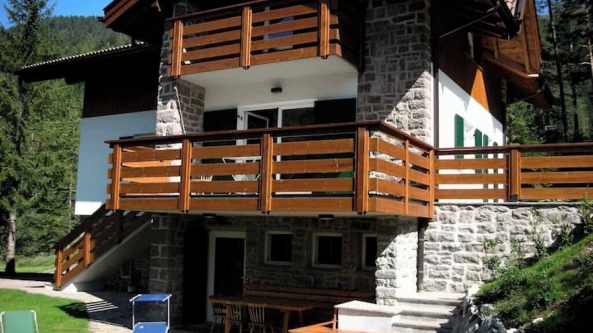 Tesero Ski Chalet | CHALET DOLOMITES BREATHTAKING VIEW FIEMME VALLEY three apartments