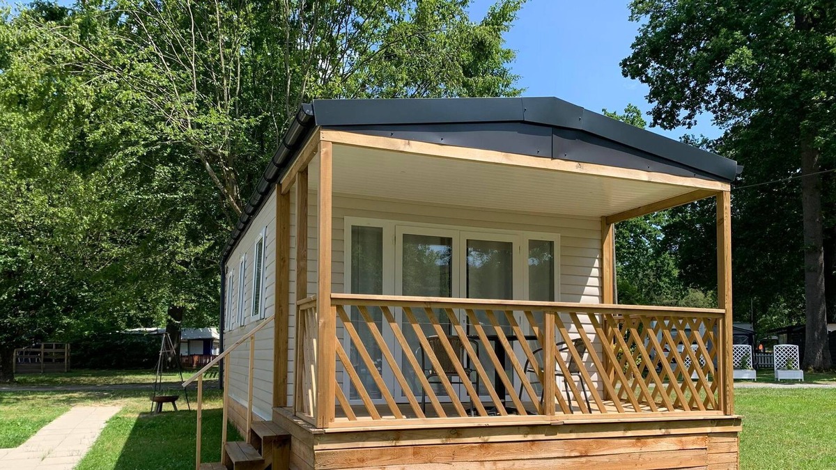 Mittelhof Apartment | Chalet Eichhörnchen - Camping im Eichenwald