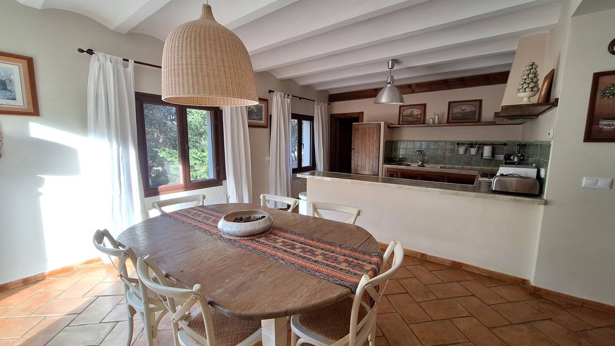 Las Nogueras House | Chalet 'El Pinar De La Lobera' with Mountain View, Shared Pool and Wi-Fi
