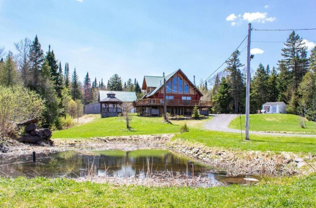 Saint-Hermenegilde Ski Chalet | Chalet en bois rond