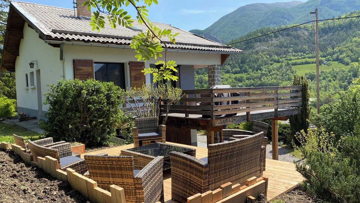 Colmars Ski Chalet | Chalet Familial de Standing vue sur les Montagnes du Parc National du Mercantour
