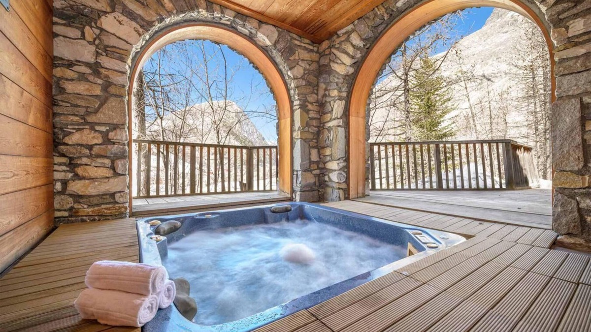 Le Cret Ski Chalet | Chalet, fitness, terrace, fireplace or stove, parking, tv, ski locker, 200m², Val d'Isère