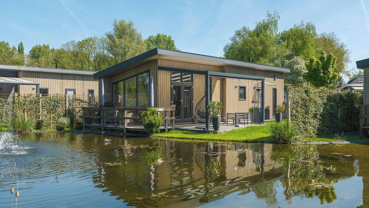 Terwolde House | Chalet for 4 people on a water feature