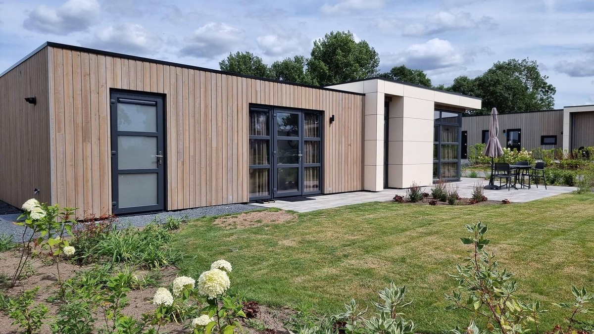 Schaarsbergen House | Chalet for 4 persons with 2 bedrooms and terrace at EuroParcs De Hooge Veluwe