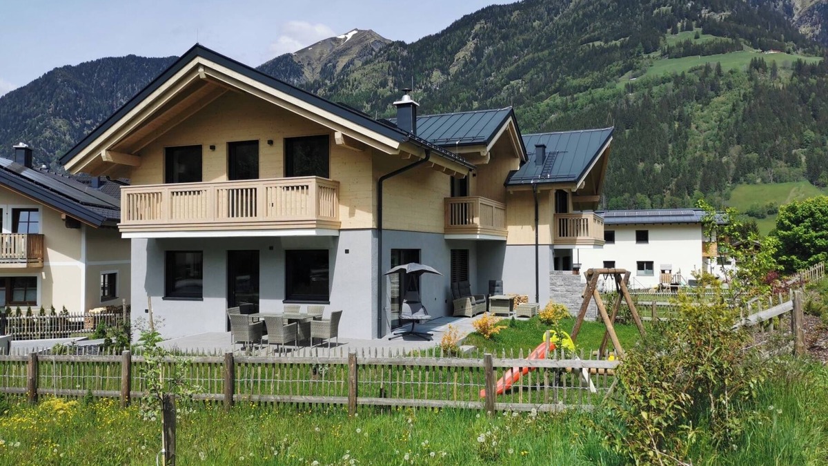 Bad Hofgastein Ski Chalet | Chalet for 6-9 persons in TOP LOCATION, directly on the river