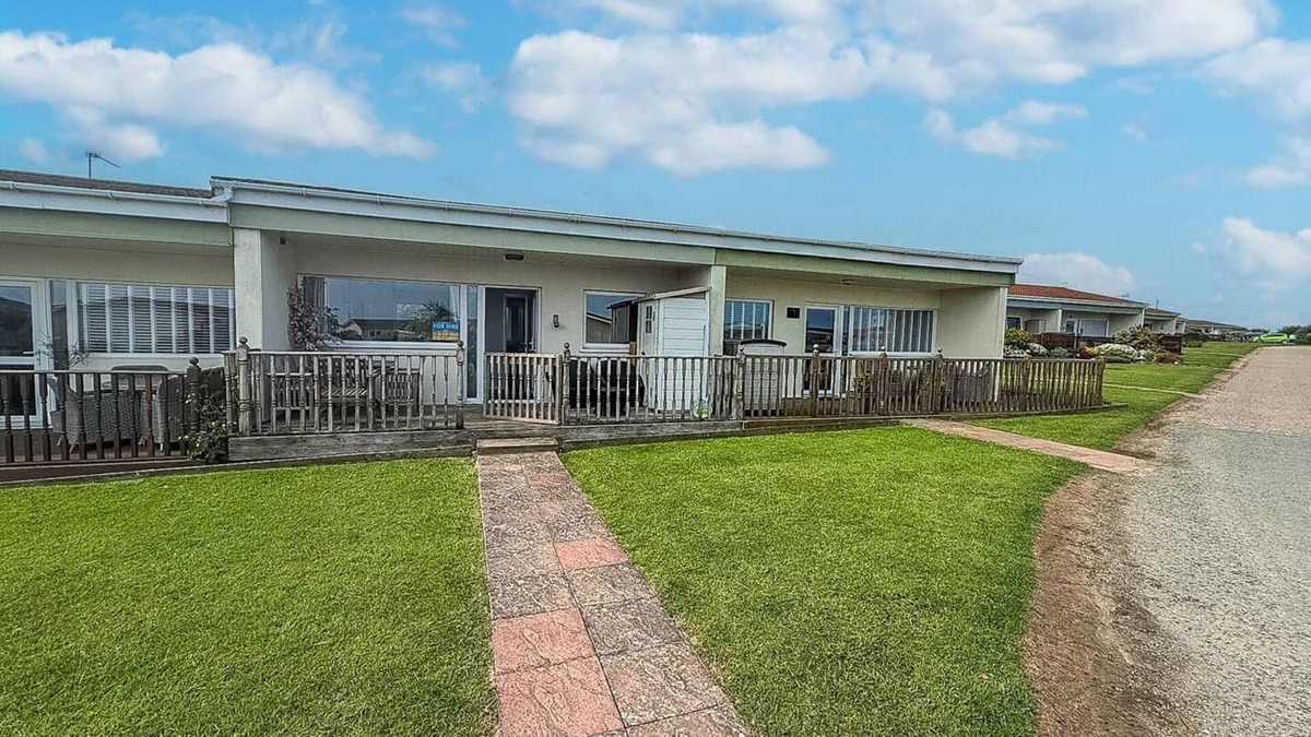 Bacton Ski Chalet | Chalet for hire at Rainbows End near a beautiful Norfolk beach ref 31039R