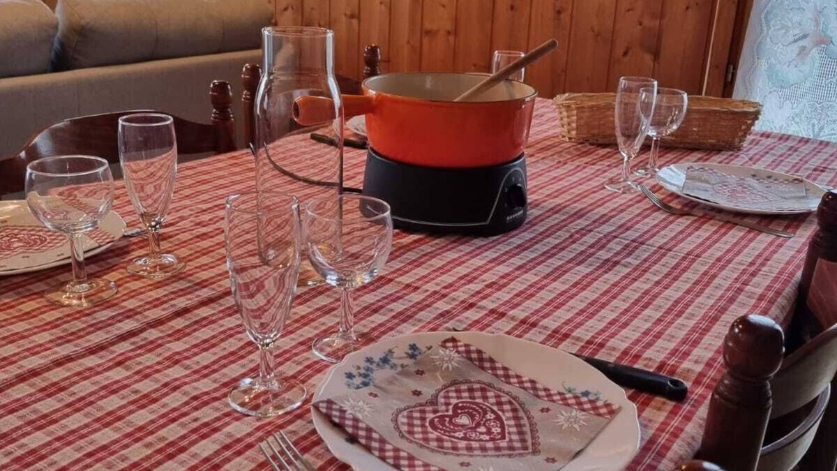 Le Bouchet-Mont-Charvin House | Chalet des Tuiles close to hiking trails (pets welcome!)
