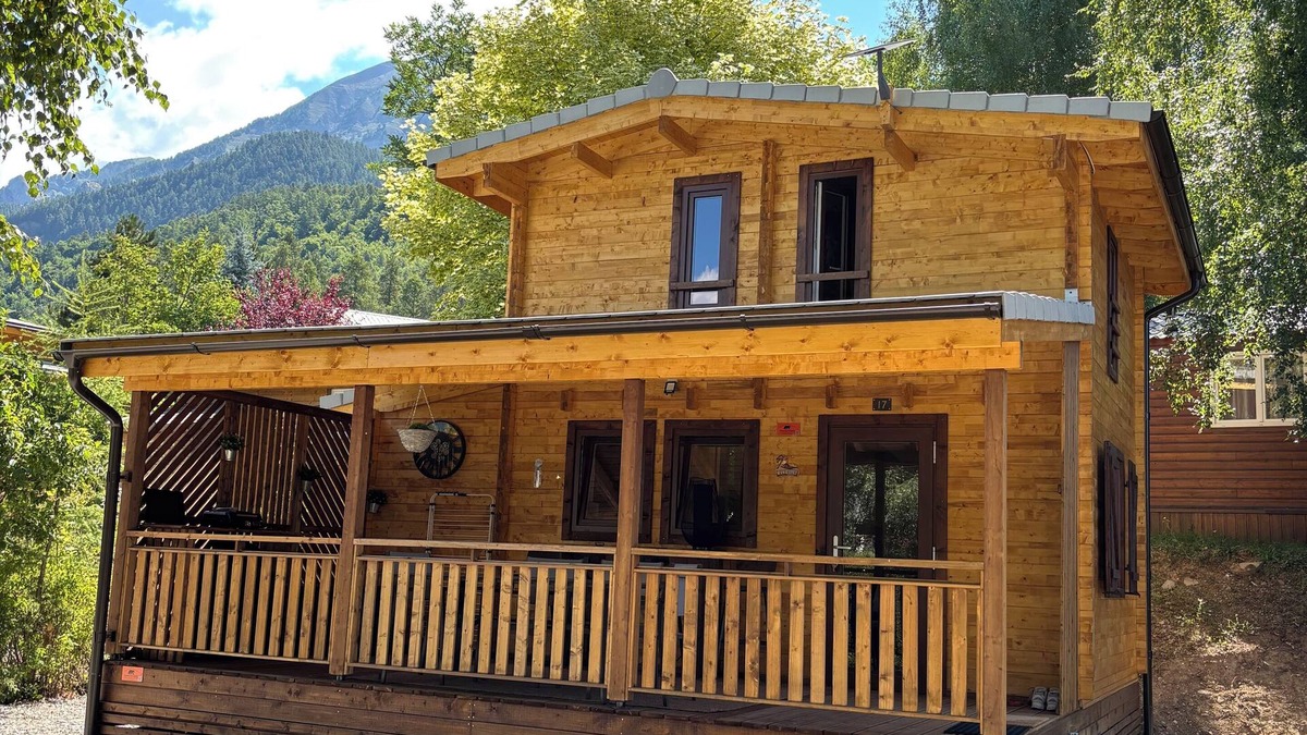 Saint-Leger-les-Melezes Ski Chalet | Chalet ManuLili - Summer or winter, it's all there!