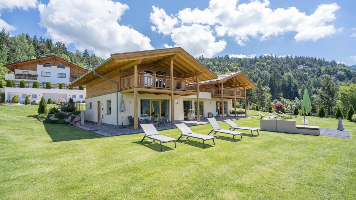 Salonetto Ski Chalet | Chalet "Gasserhof - B" with Mountain View, Garden & Wi-Fi