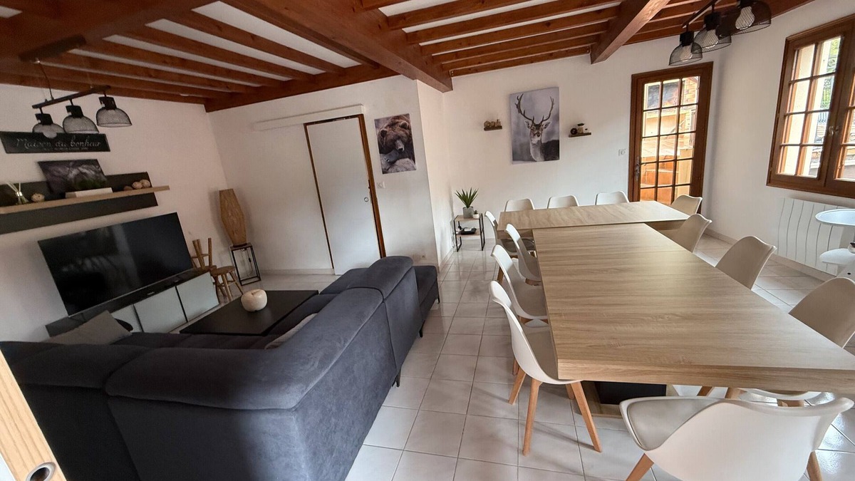 Boutx Cottage | Chalet 'Gite 15 Personnes Boutx' with Private Terrace, Balcony and Wi-Fi
