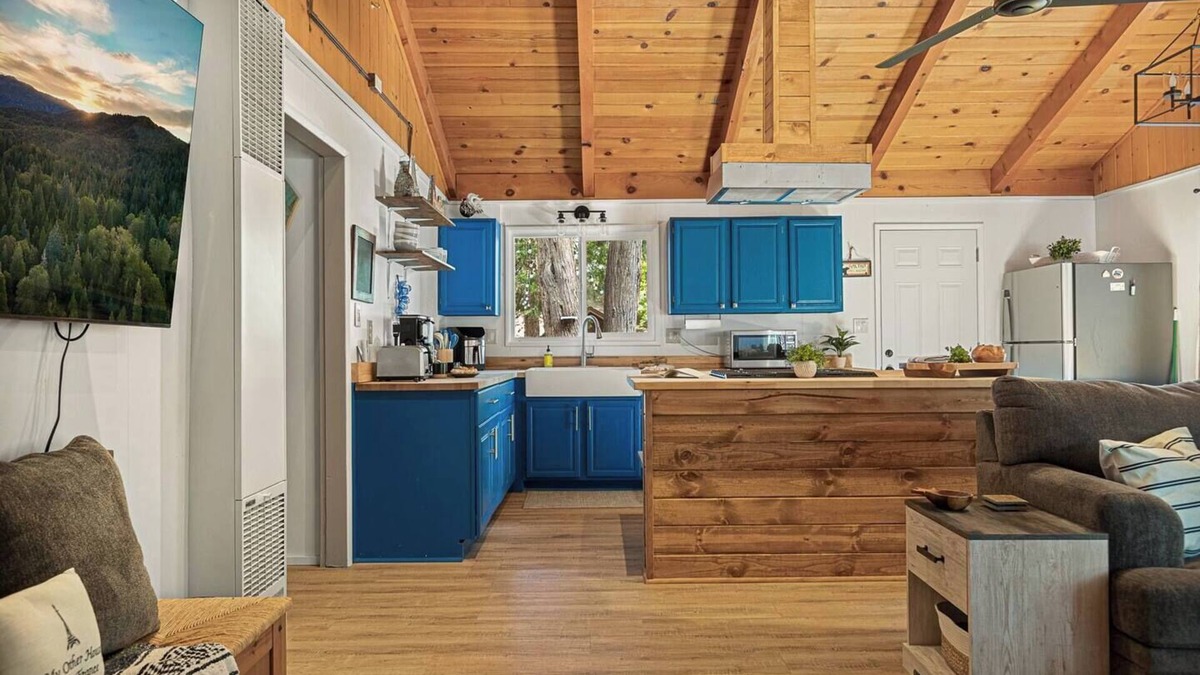 Big Bear Lake Cabin | Chalet Gramont + Hot Tub + Pet Friendly