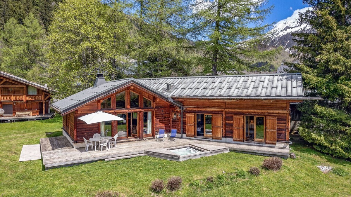 Montroc Ski Chalet | Chalet Guapa, mountain escape with hot tub