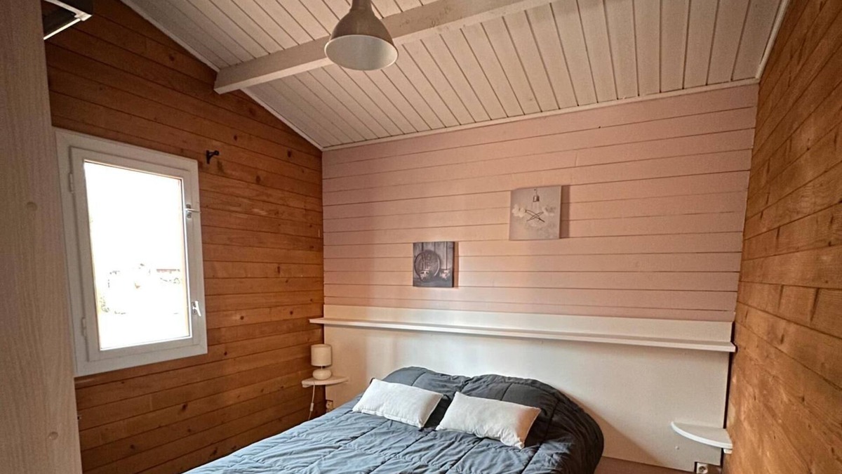 Bretagne-d'Armagnac Apartment | Chalet 'Guzet 4 Personnes 26' with Private Terrace, Private Garden and Wi-Fi