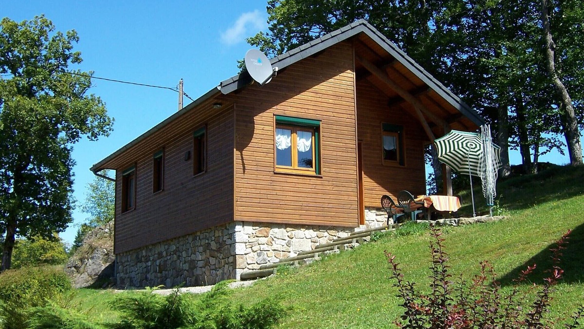 Saint-Genes-Champespe Ski Chalet | Chalet Hêtre, in the middle of a corner of paradise in Sancy-Artense (63)