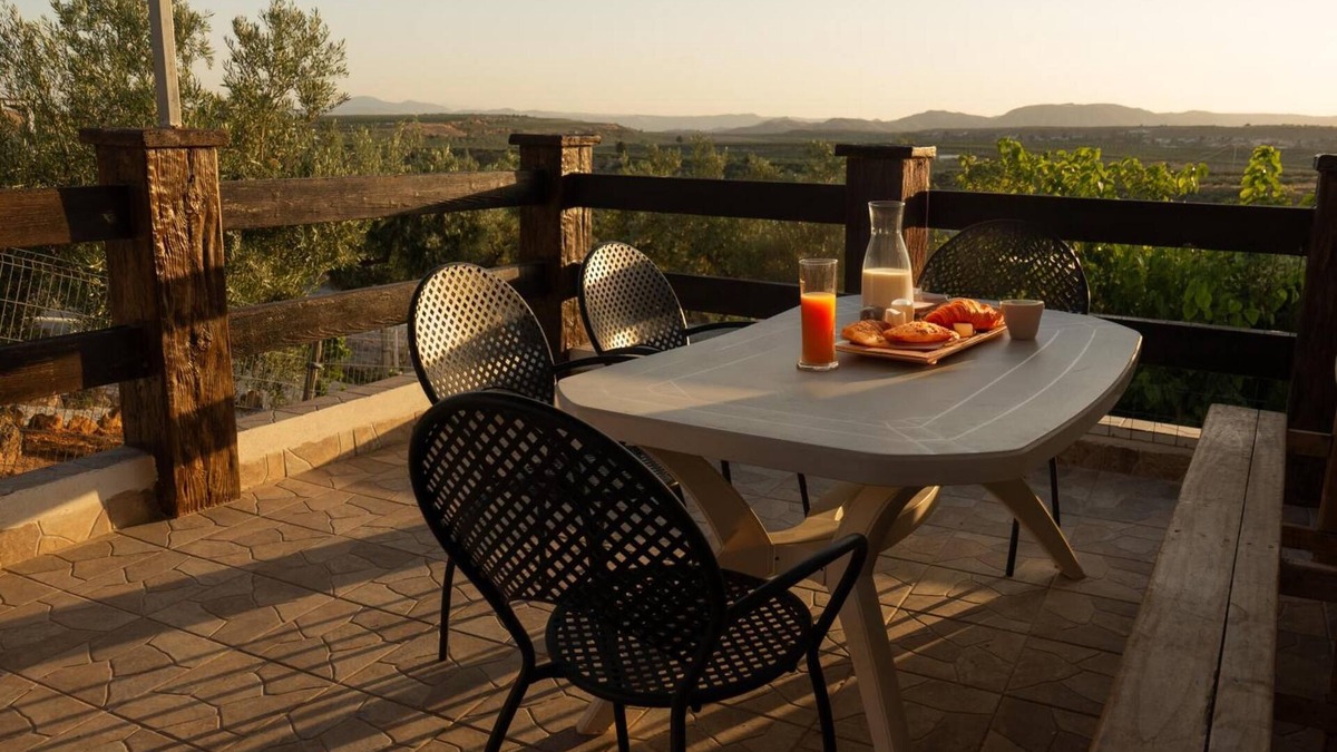 Pozo Alcon Ski Chalet | Chalet 'Hermosa Vista' with Mountain View, Private Pool and Wi-Fi