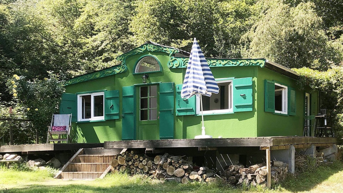 Saint-Remy-Boscrocourt Ski Chalet | Chalet in a green setting, tennis court and sea view