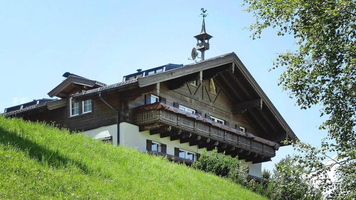 Dienten am Hochkoenig Apartment | Chalet in Dienten with Ski-In Access