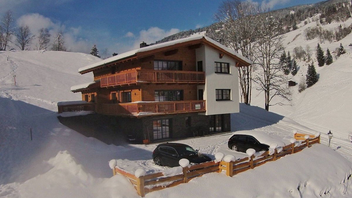 Vorderglemm Ski Chalet | Chalet in Saalbach by Ski Lift & Slopes