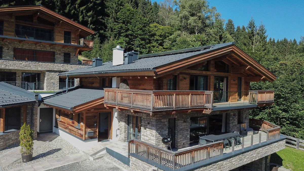 Hinterglemm Ski Chalet | Chalet in Saalbach with Panoramic Sauna